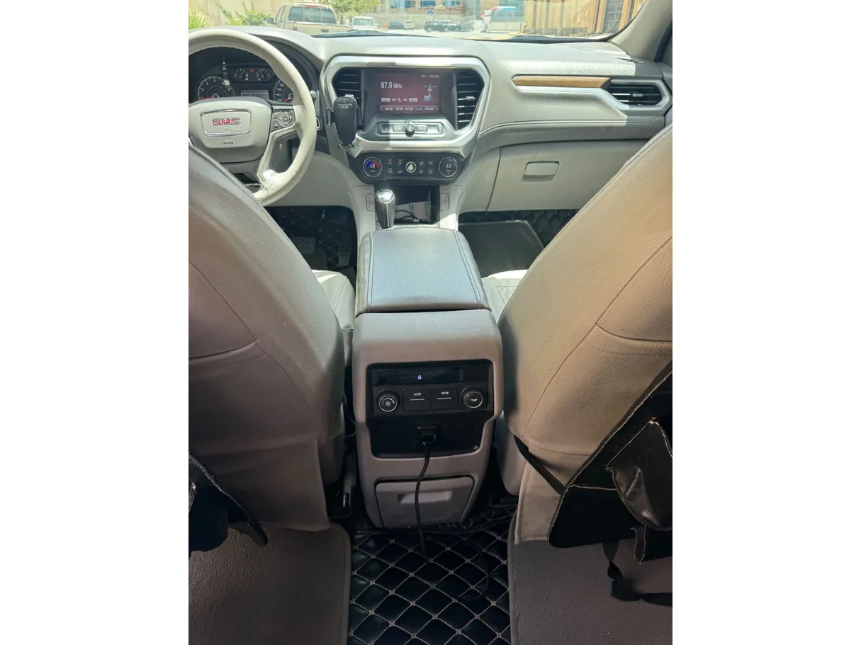 Car image 19