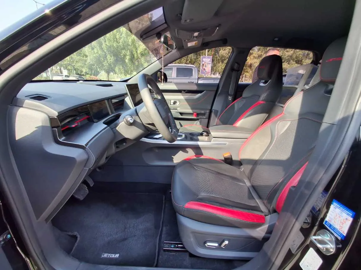 Car image 12