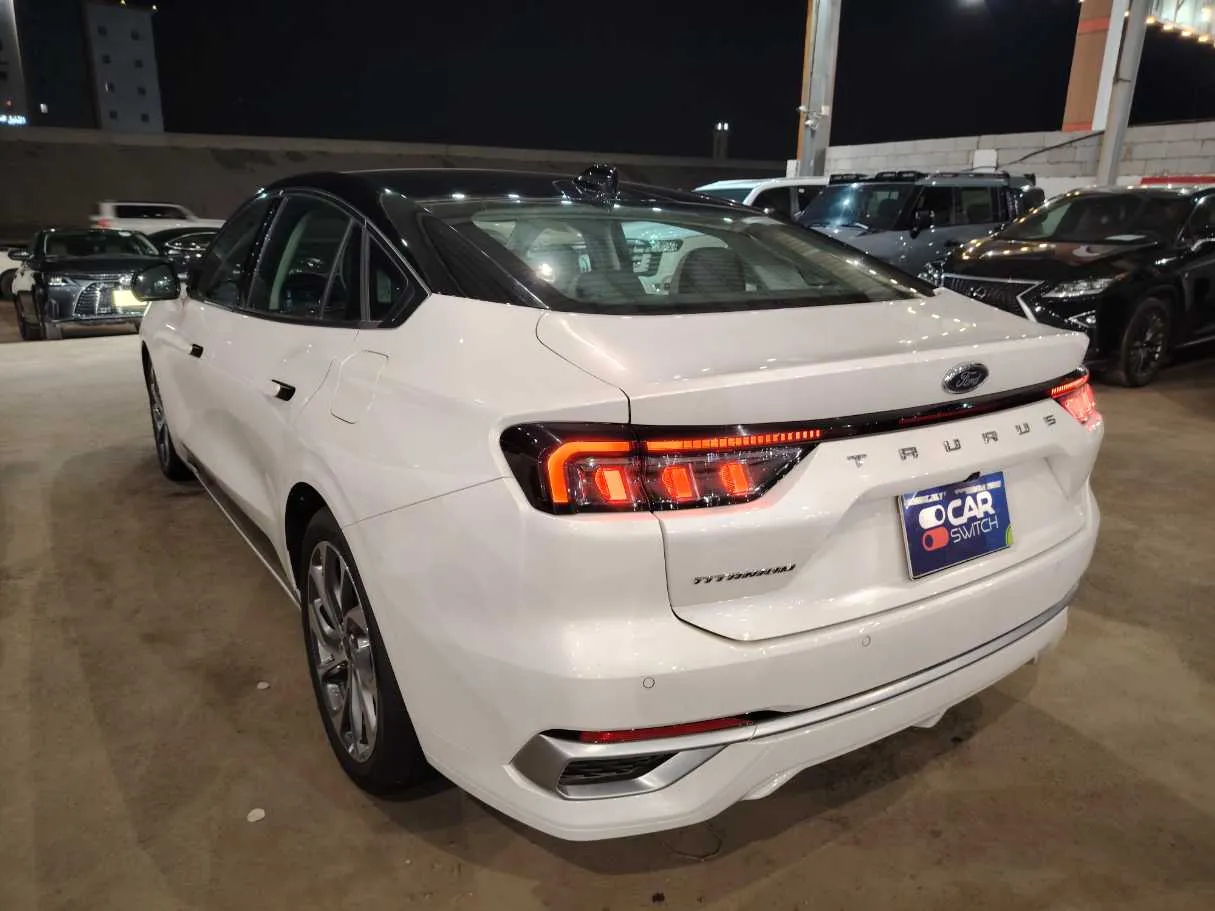 Car image 8