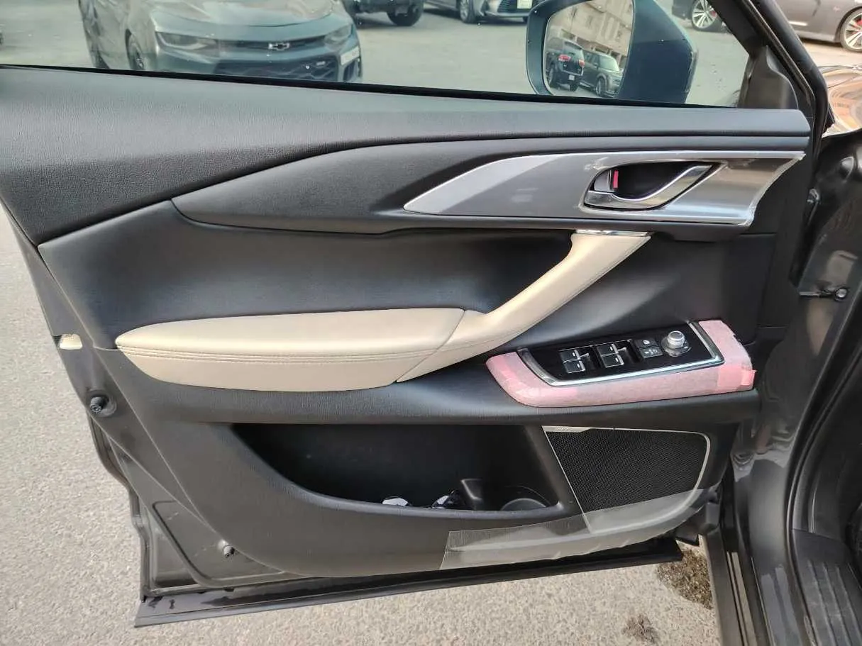 Car image 11