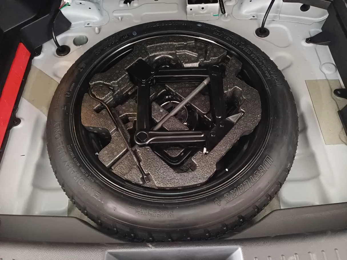 Car image 20