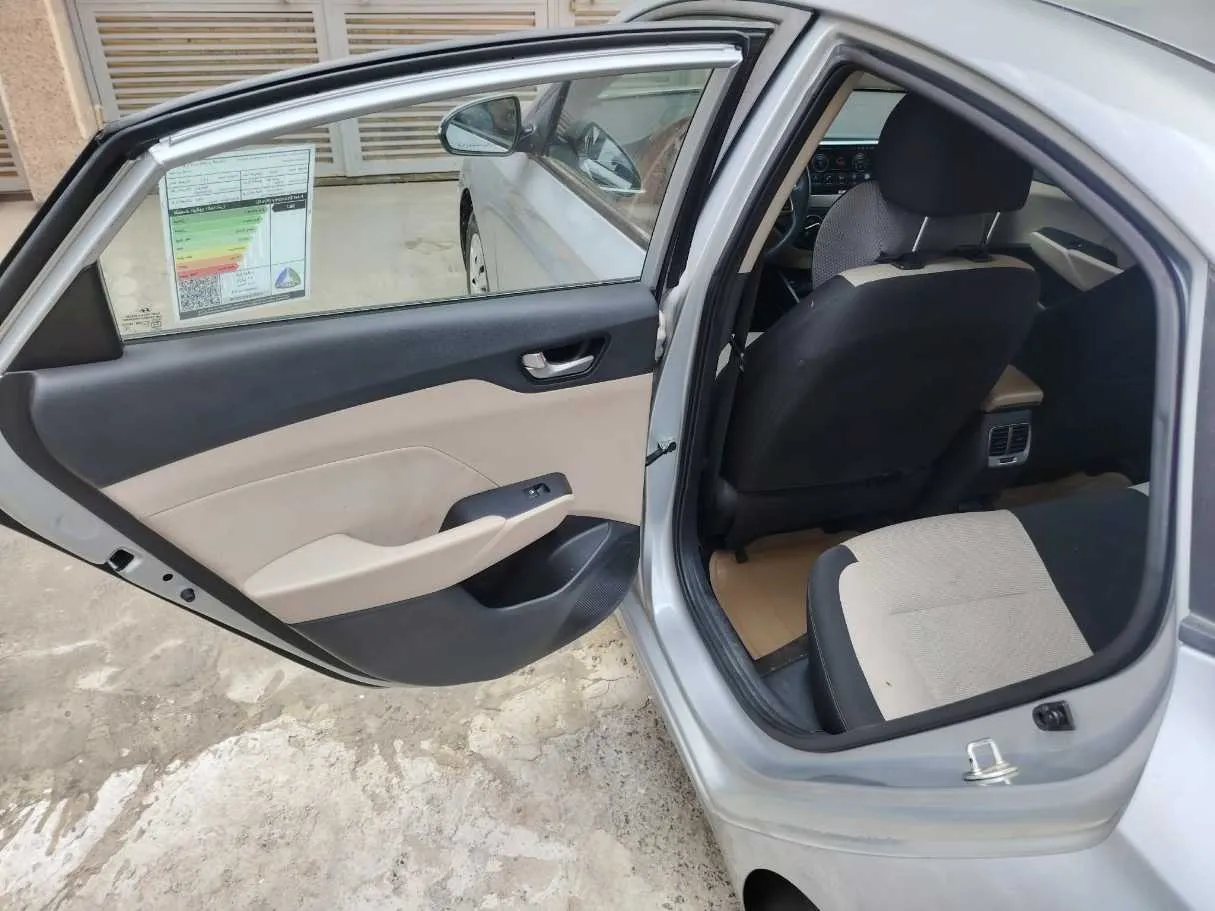 Car image 17