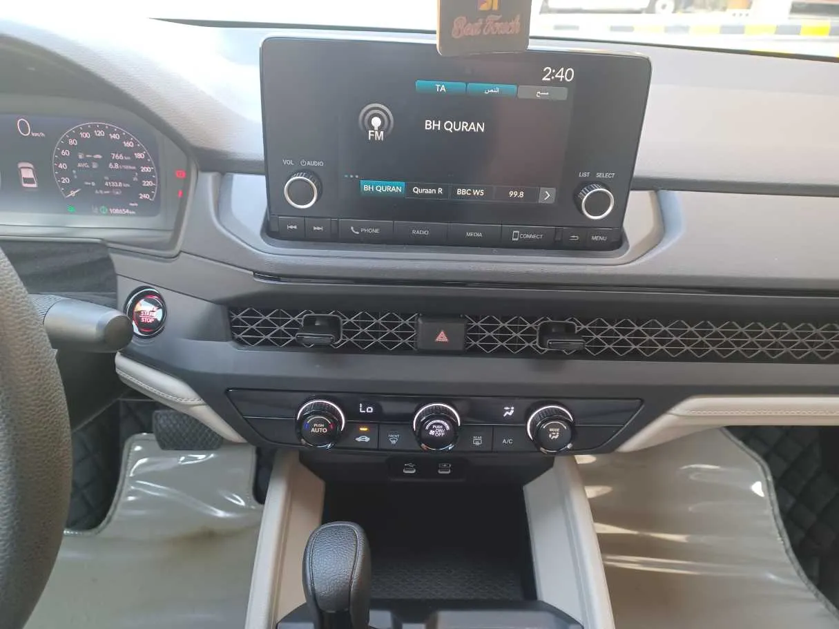 Car image 14