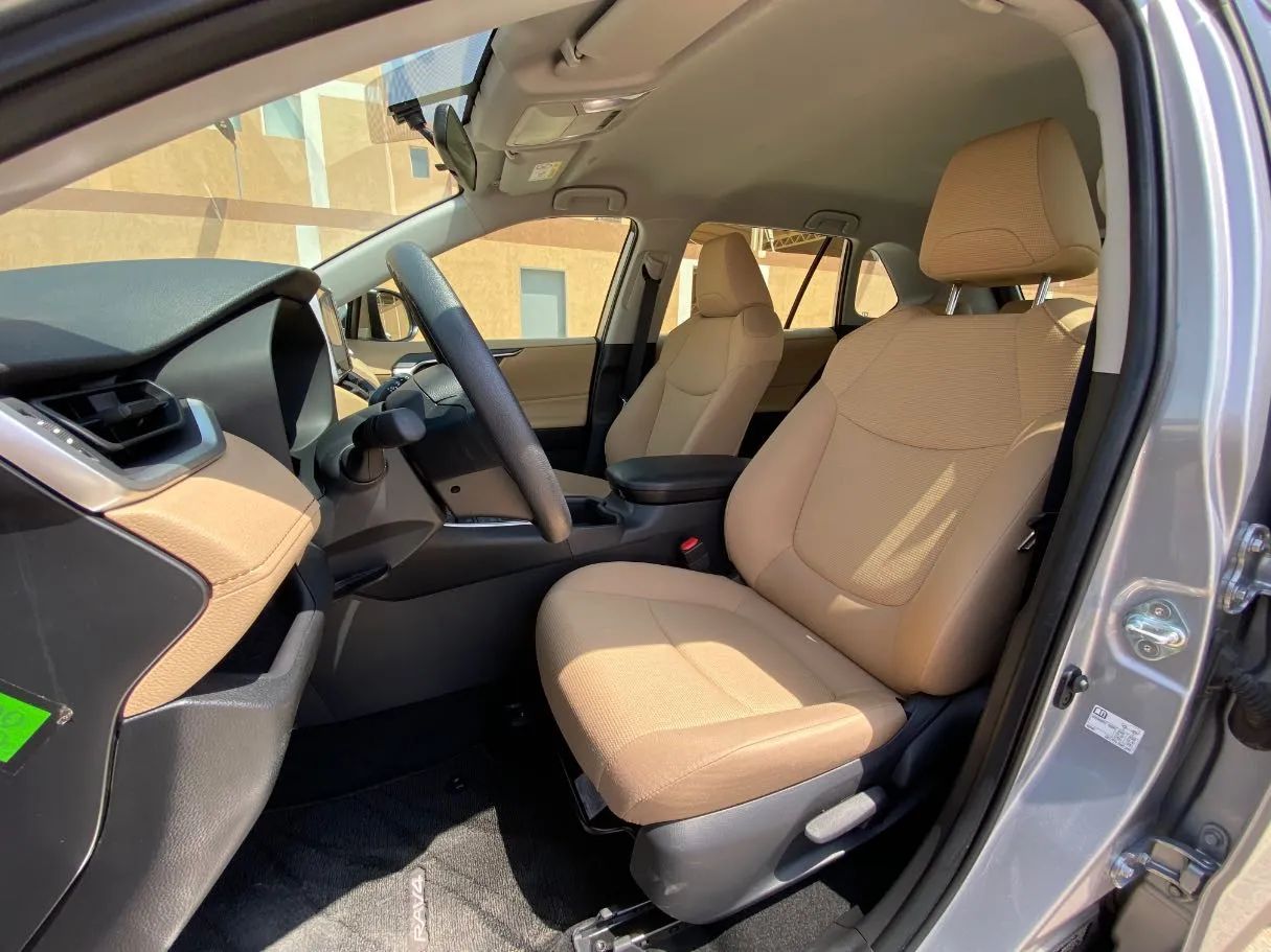 Car image 11