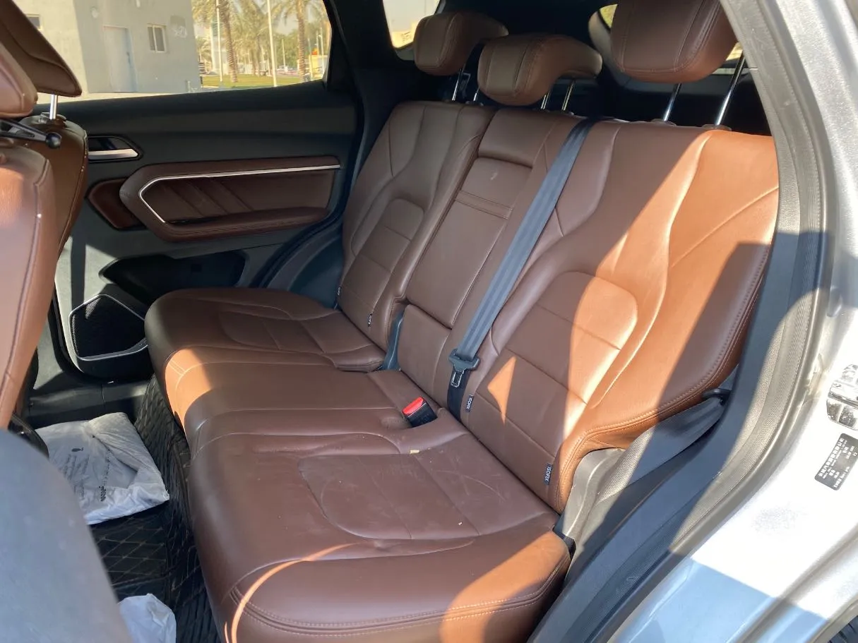 Car image 13