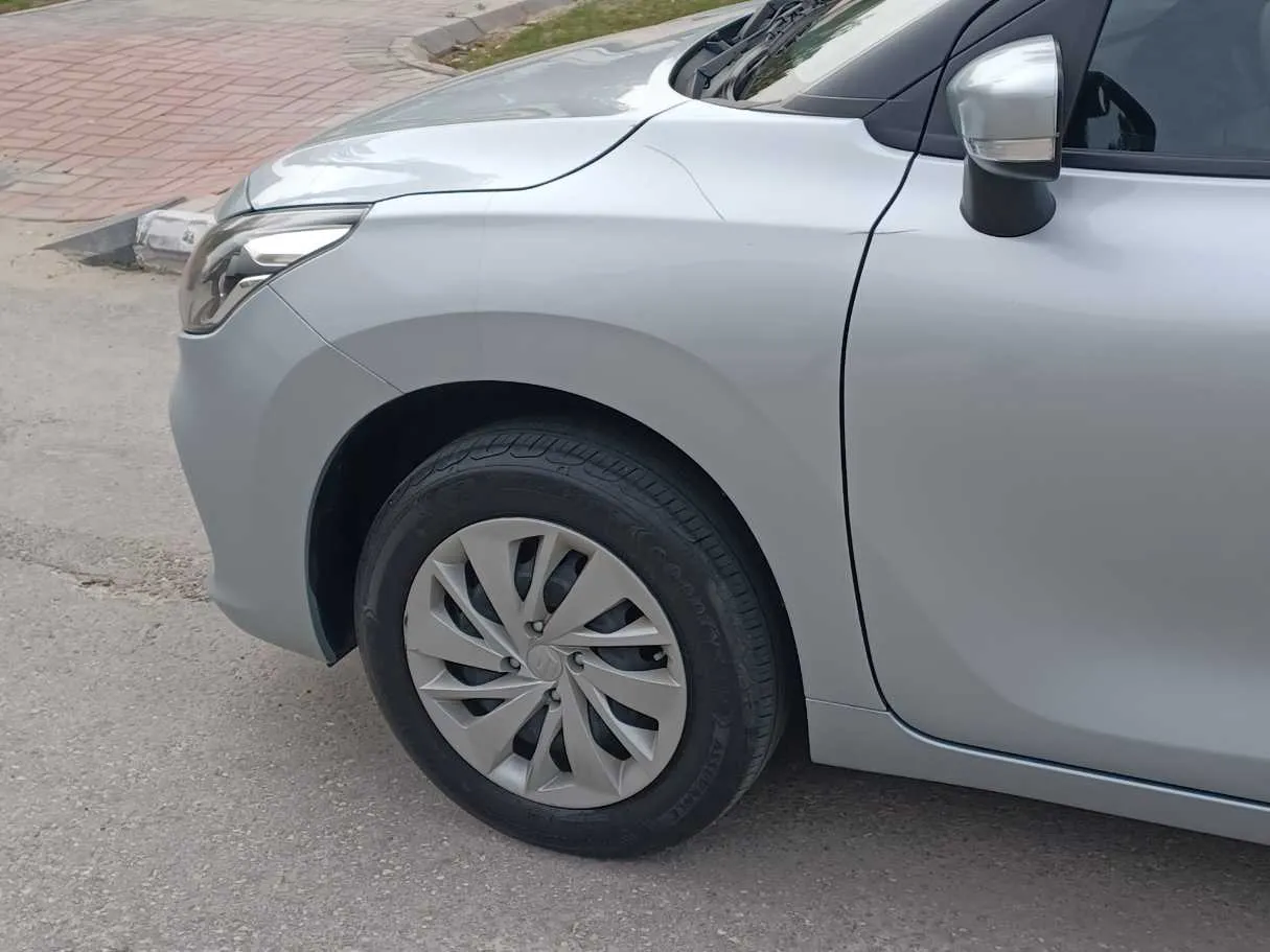 Car image 9