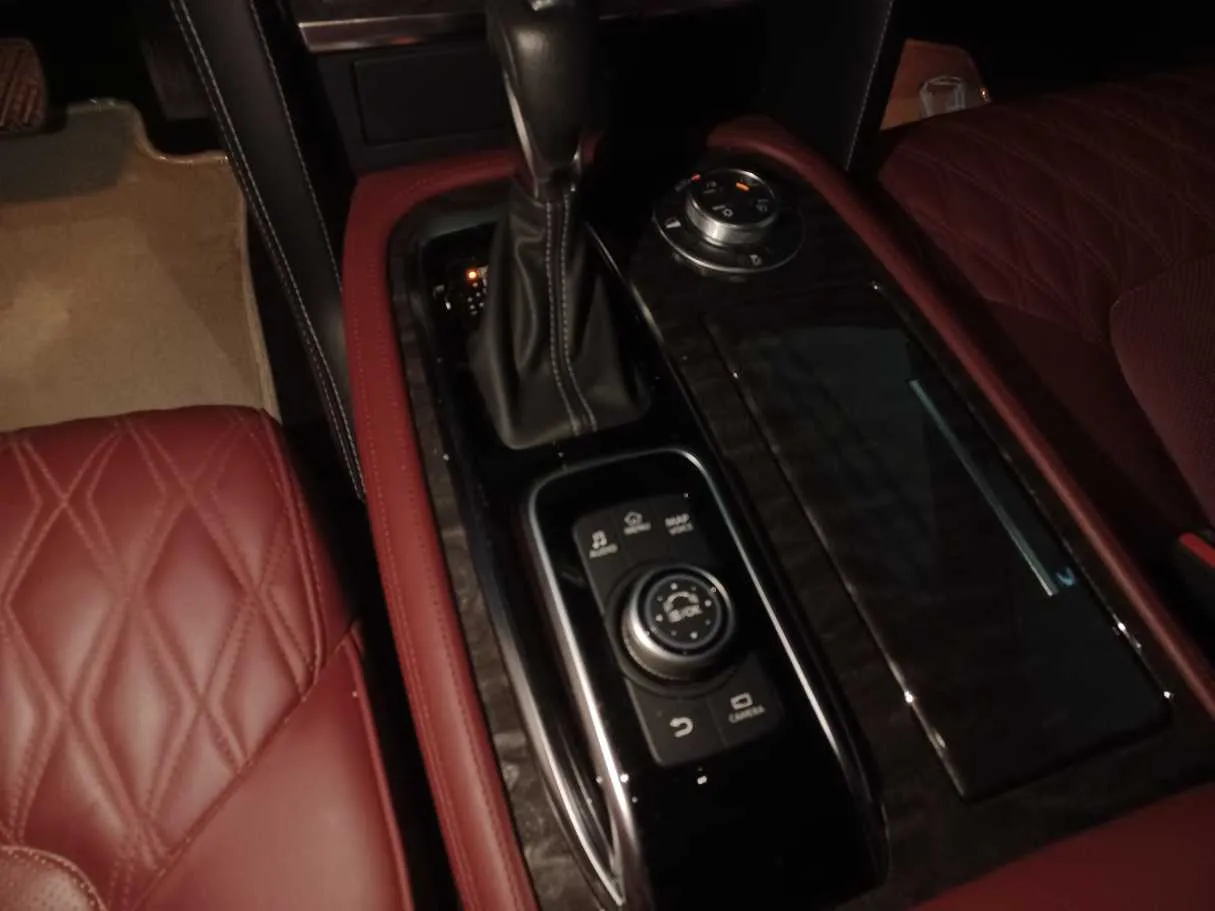 Car image 17