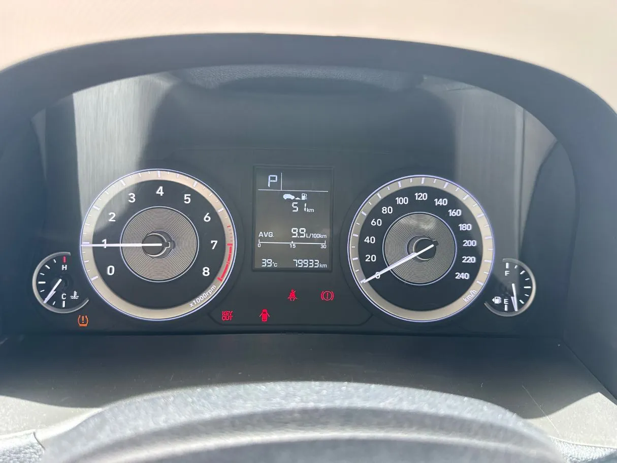 Car image 11