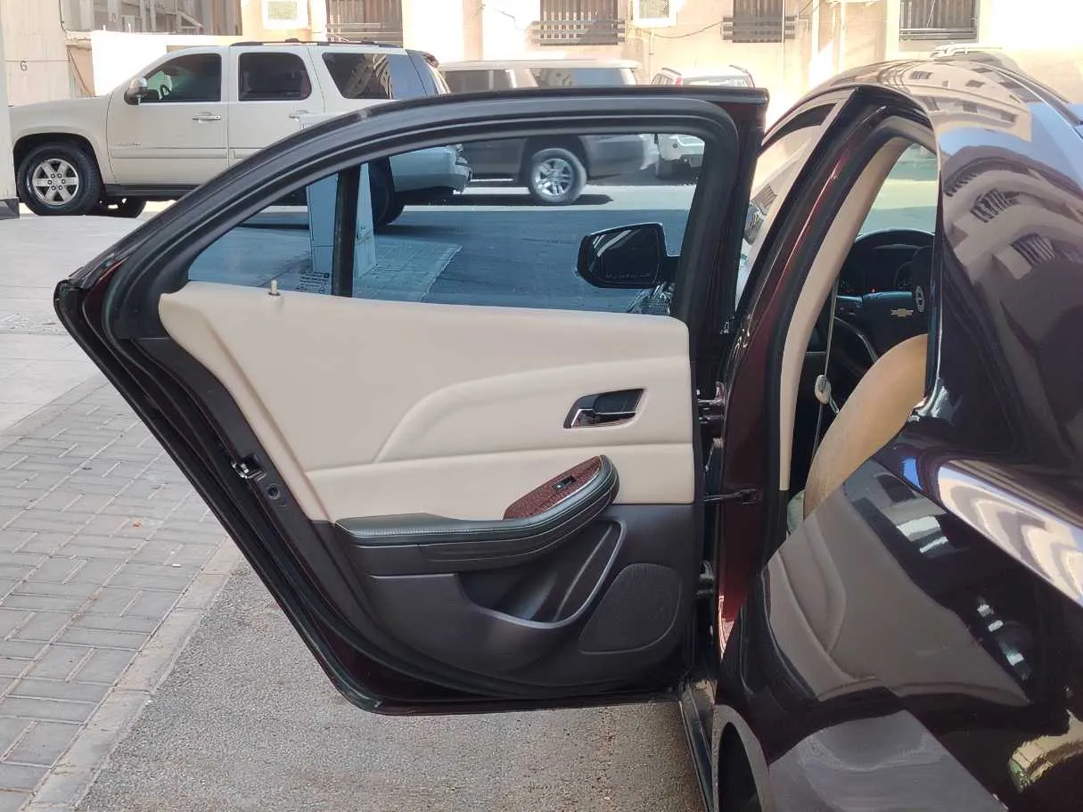 Car image 14