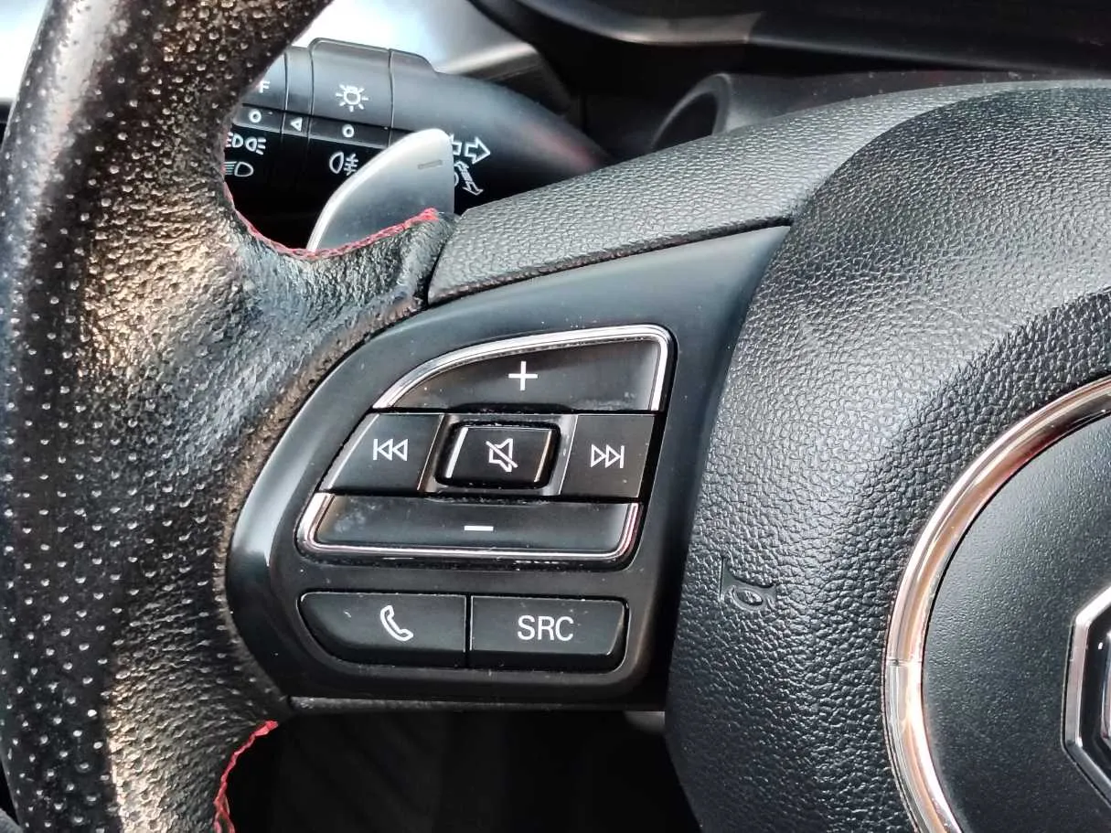 Car image 32