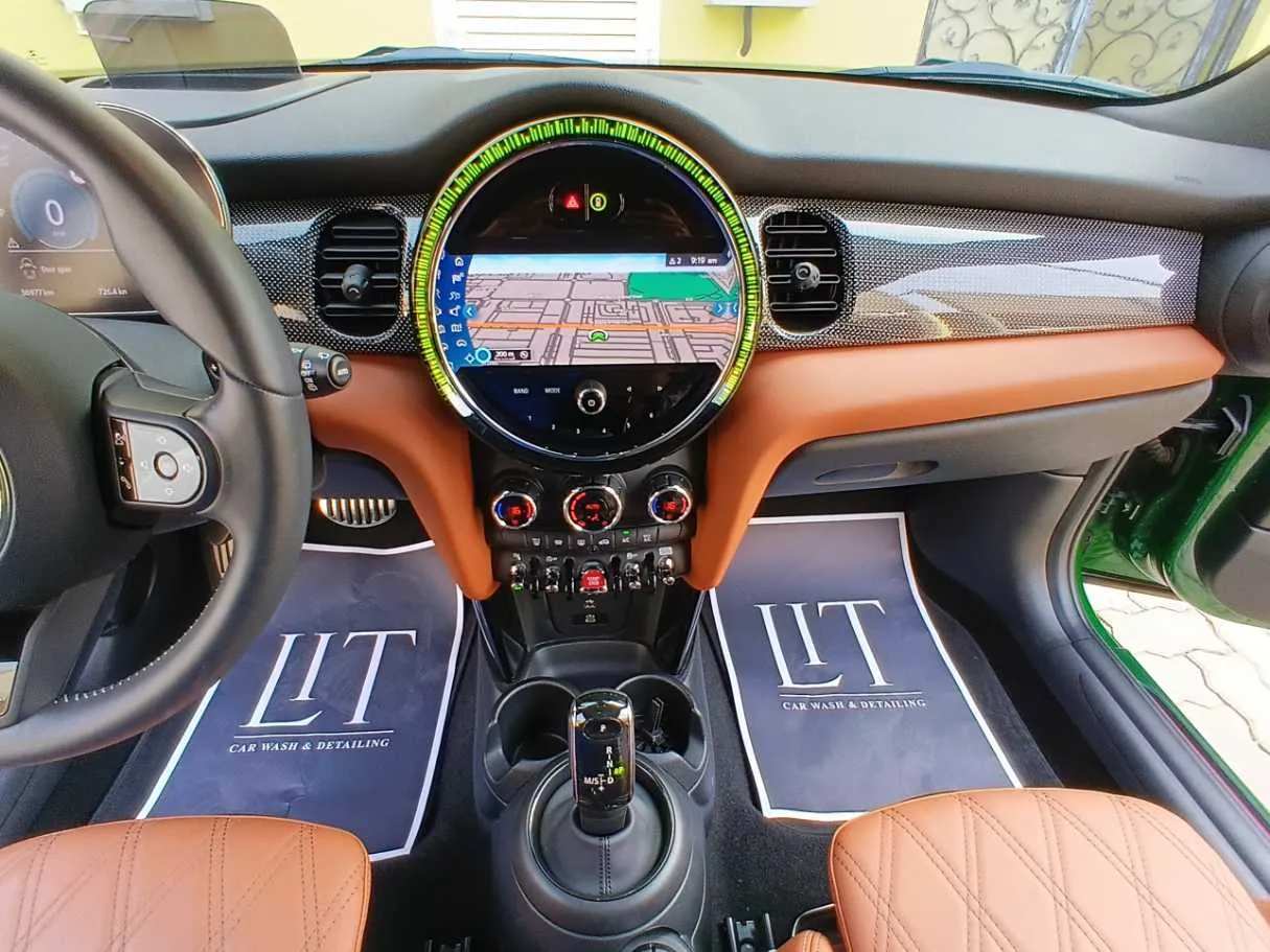 Car image 17