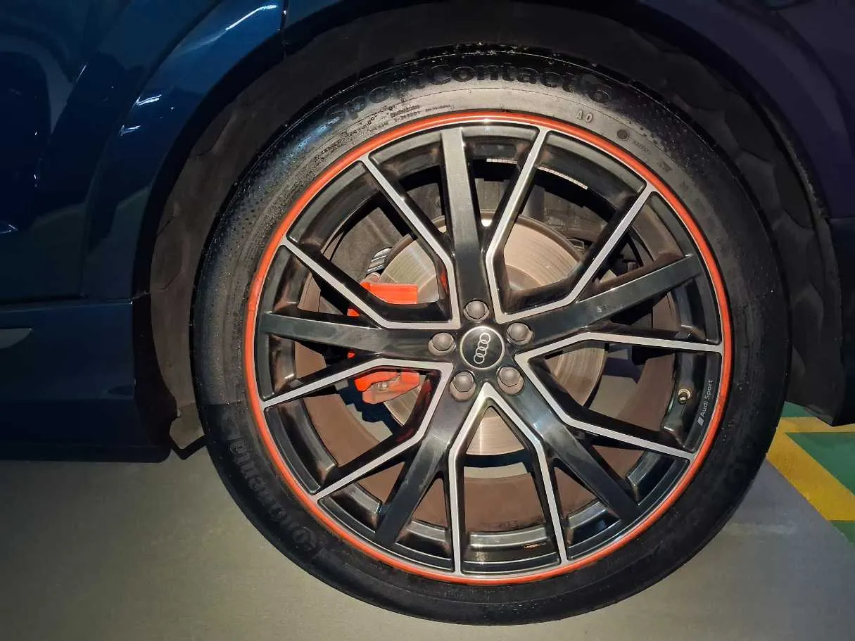 Car image 9