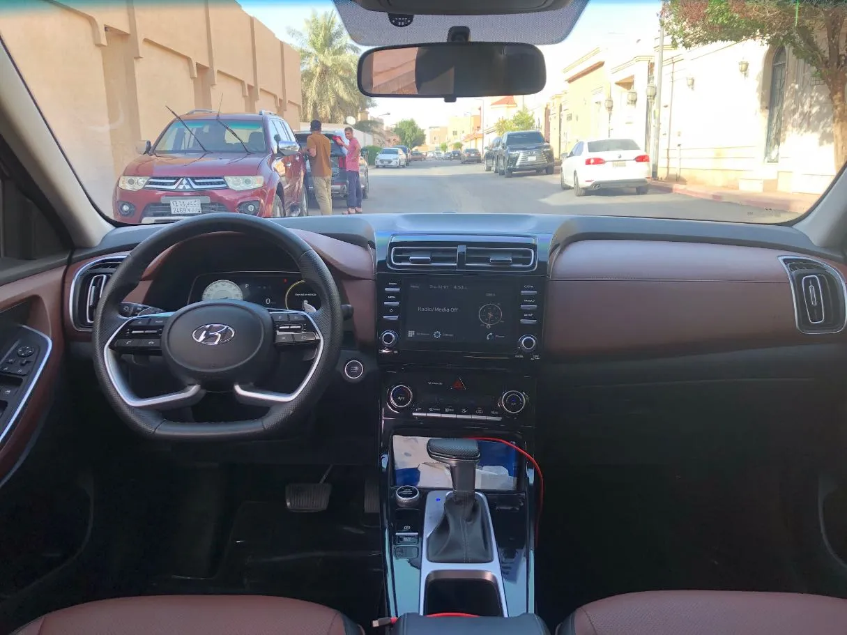 Car image 15