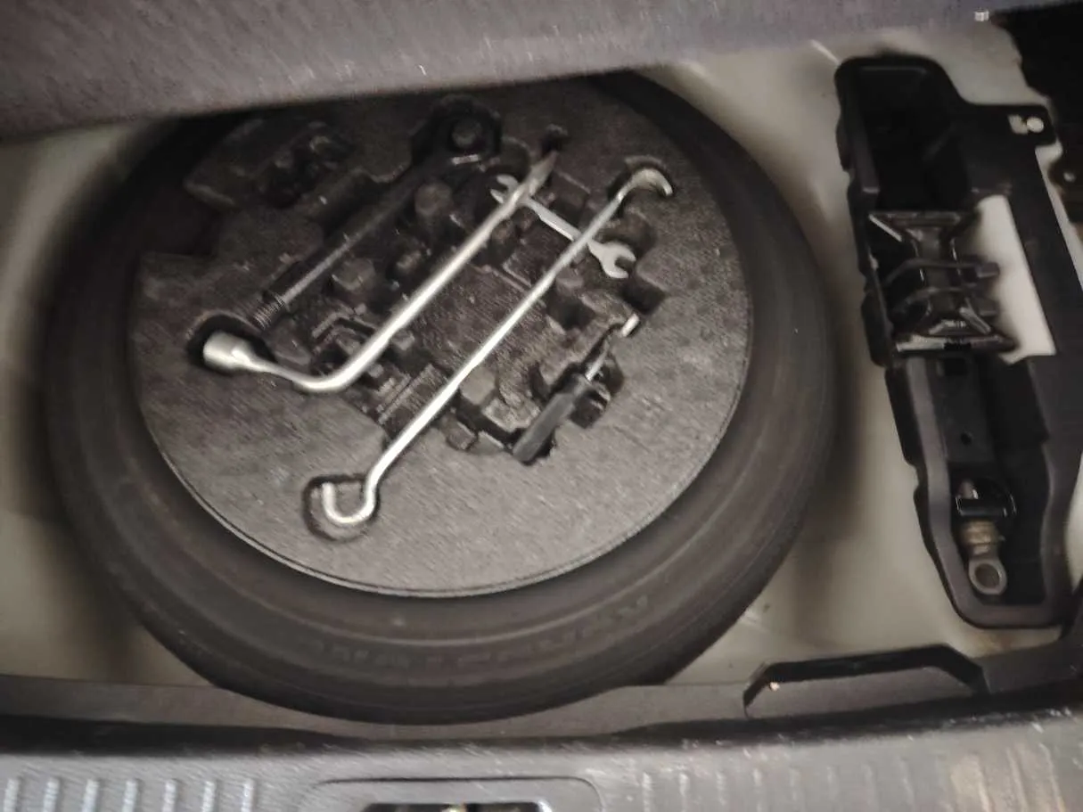 Car image 29
