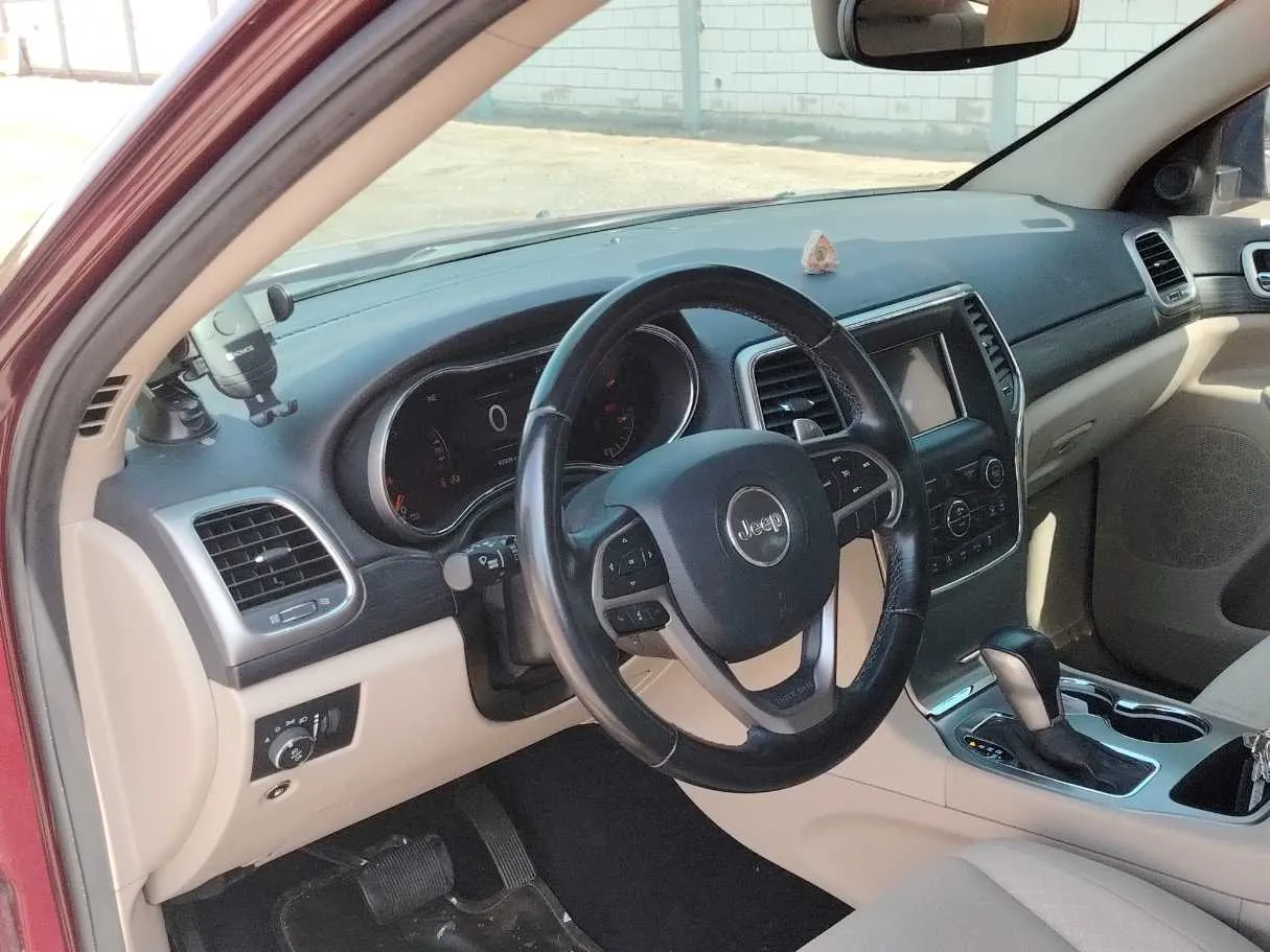Car image 13