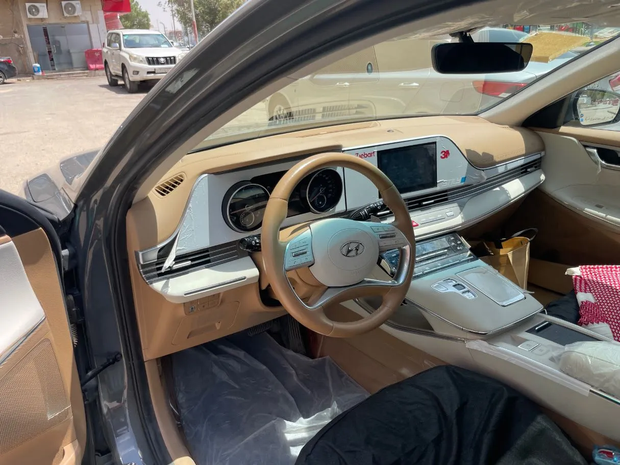 Car image 11