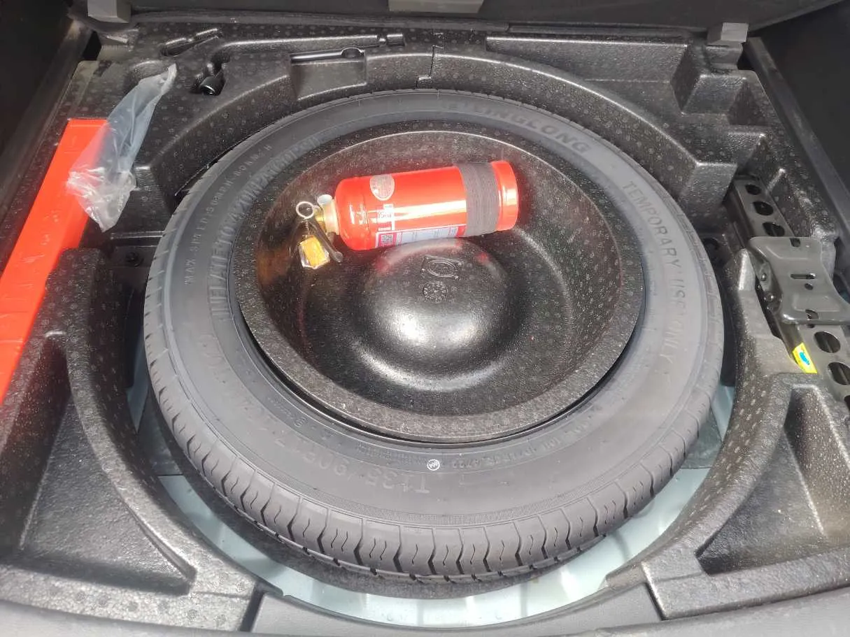 Car image 30
