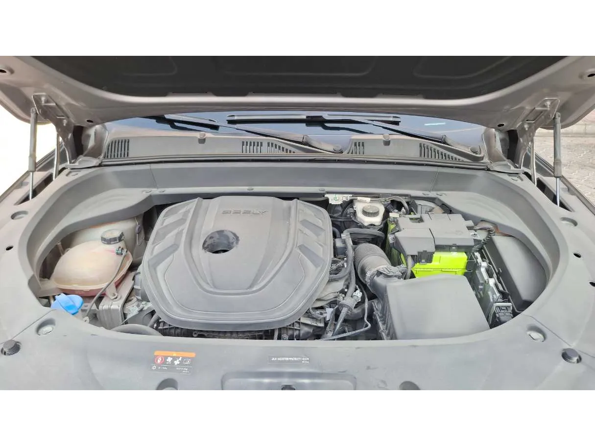 Car image 18