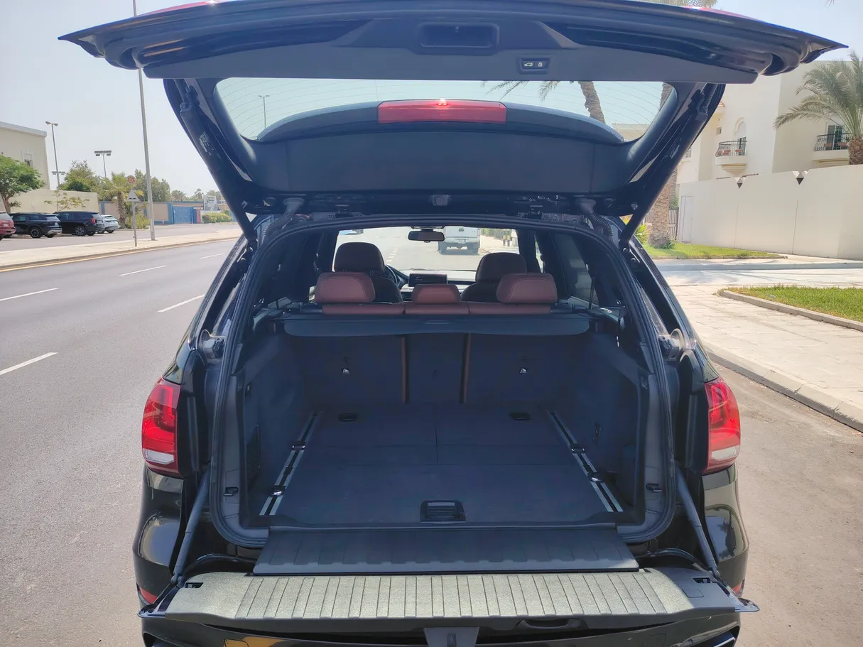 Car image 25