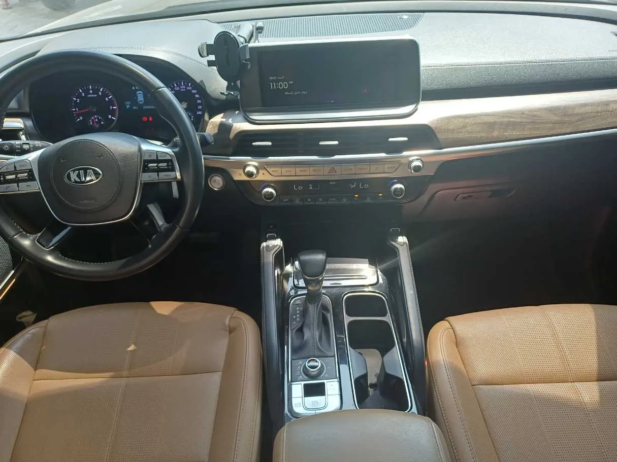 Car image 15