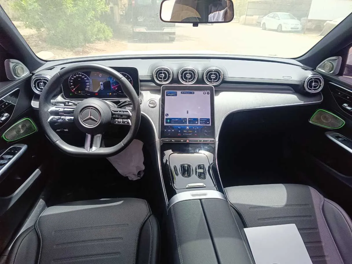 Car image 25