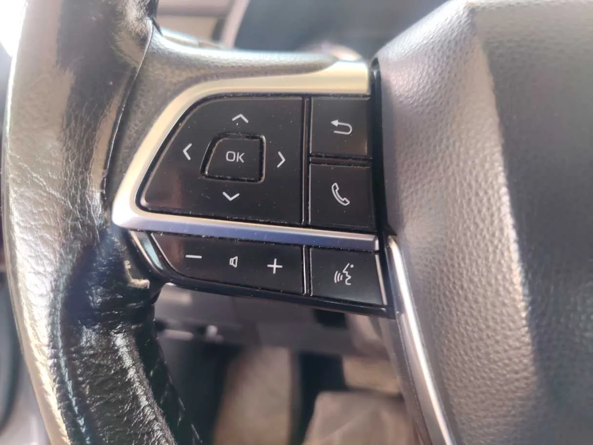 Car image 30