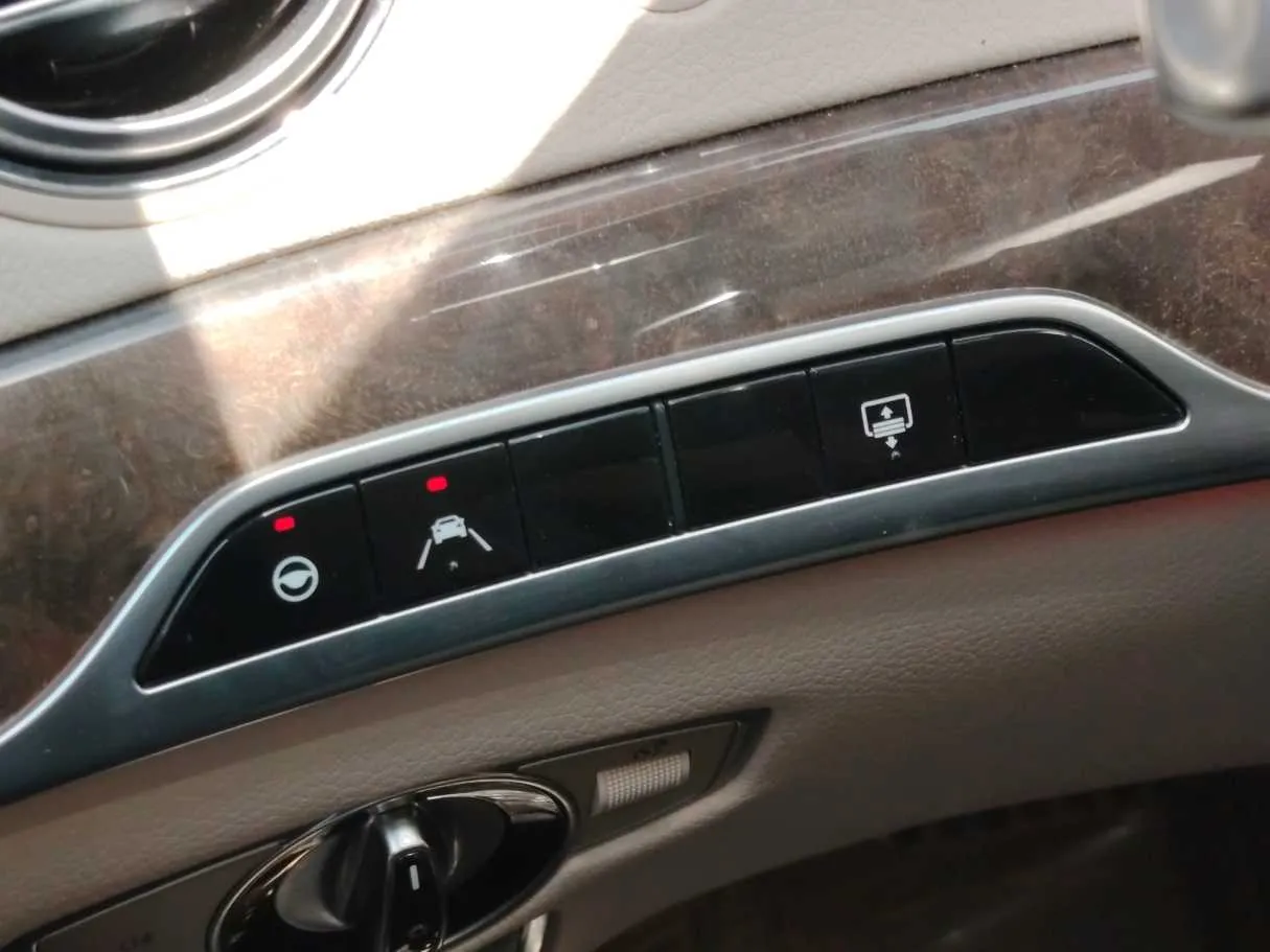 Car image 34