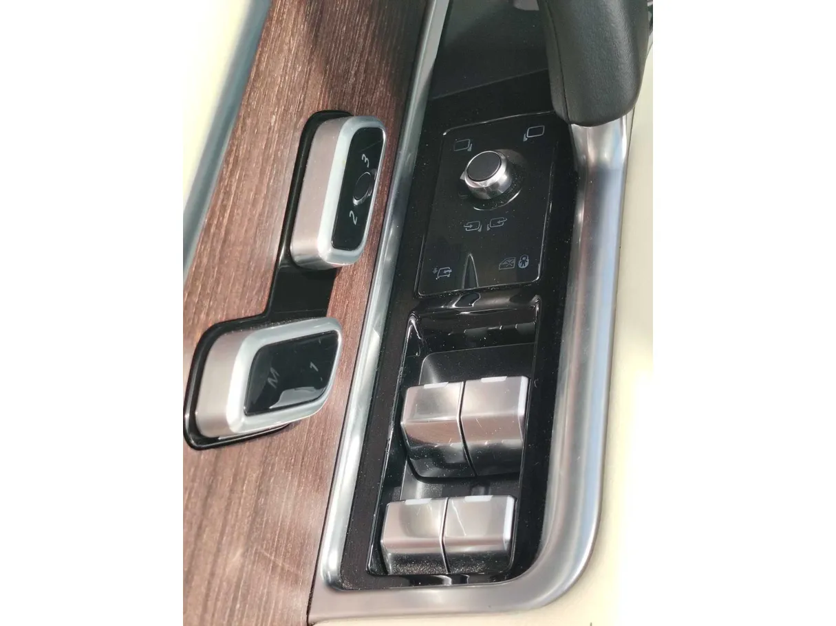 Car image 36