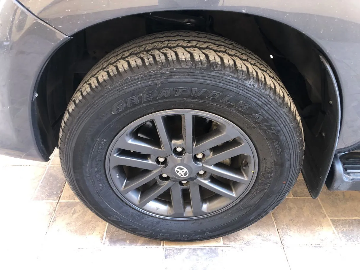 Car image 10