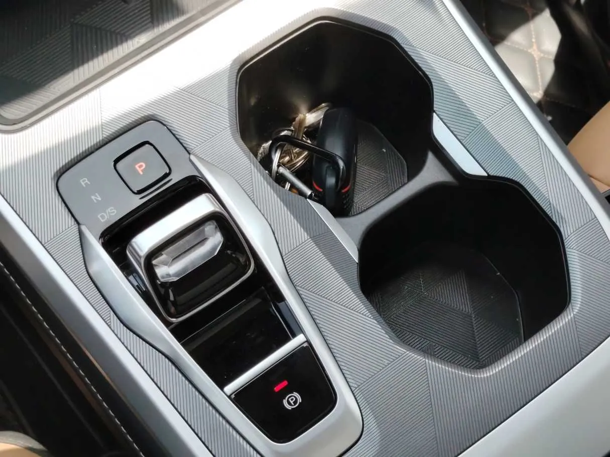 Car image 22