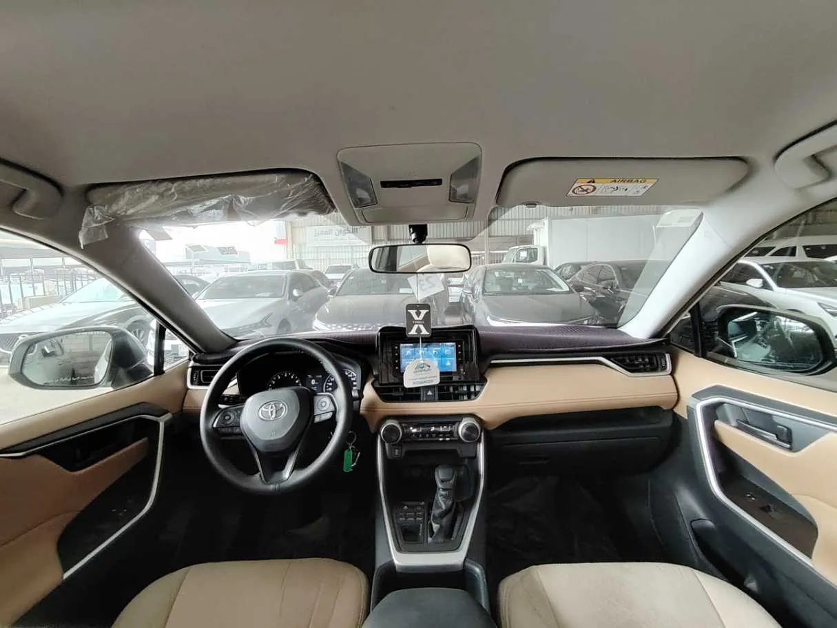 Car image 13