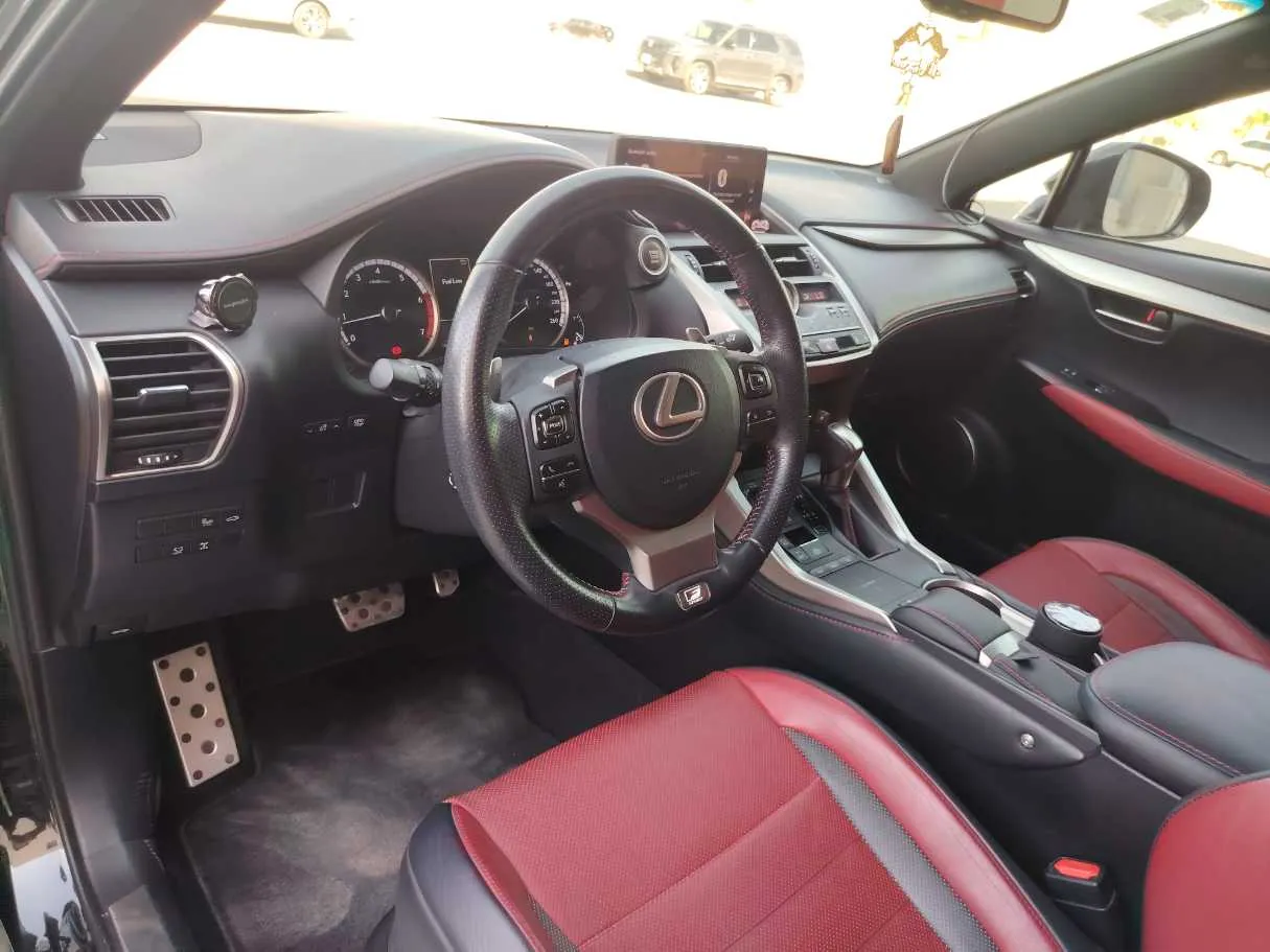 Car image 13