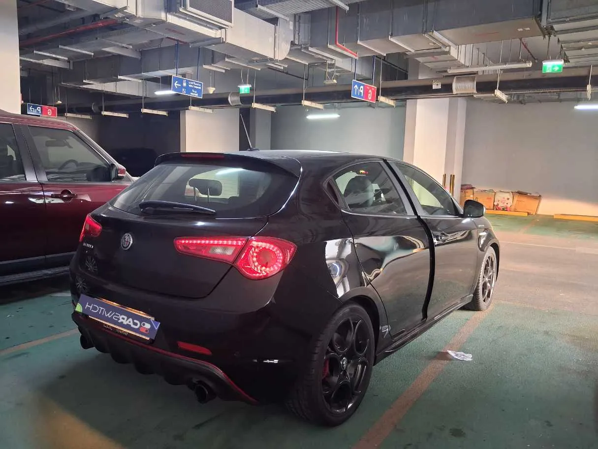 Car image 5