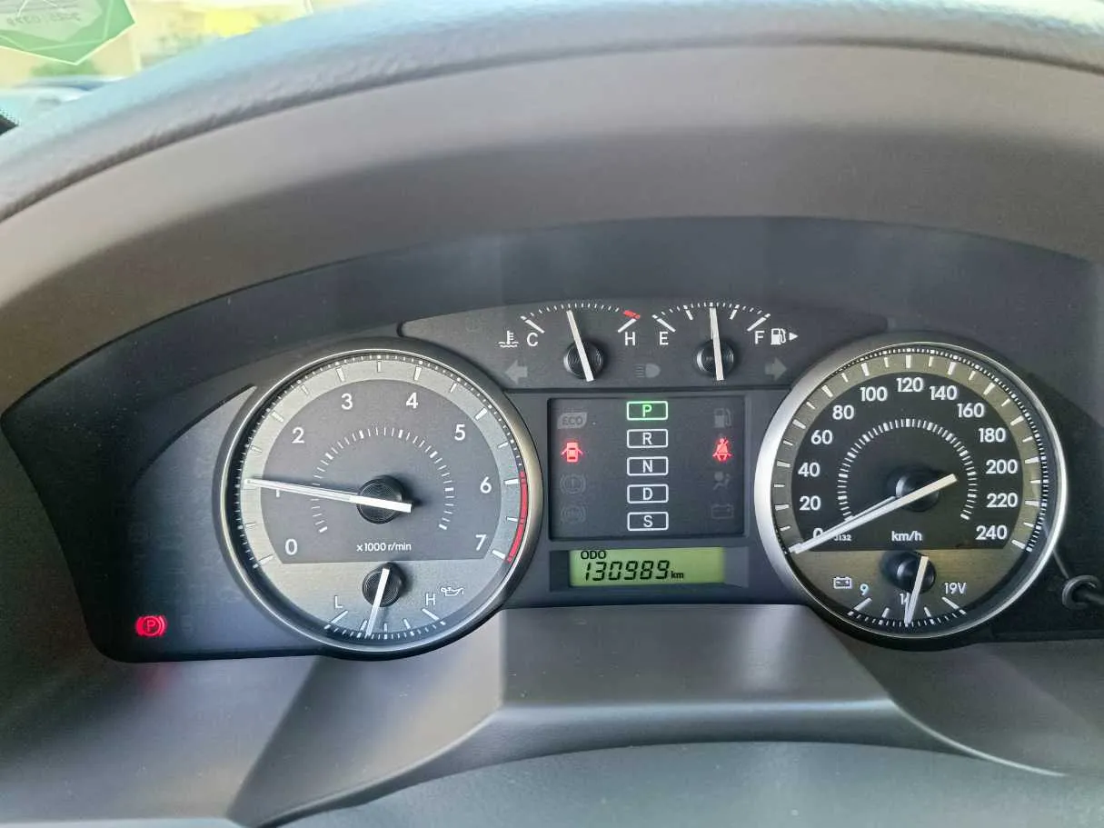 Car image 30
