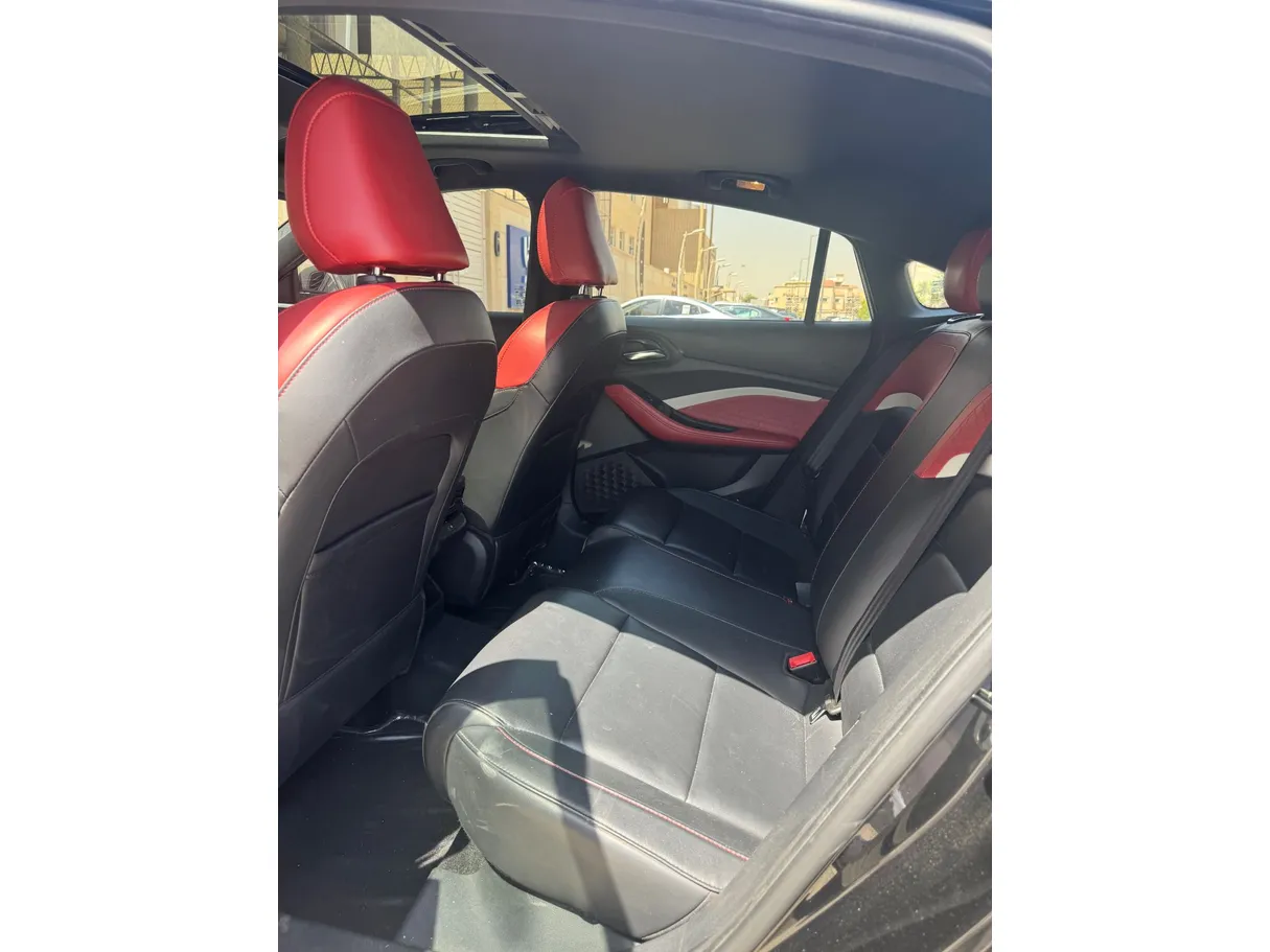 Car image 13