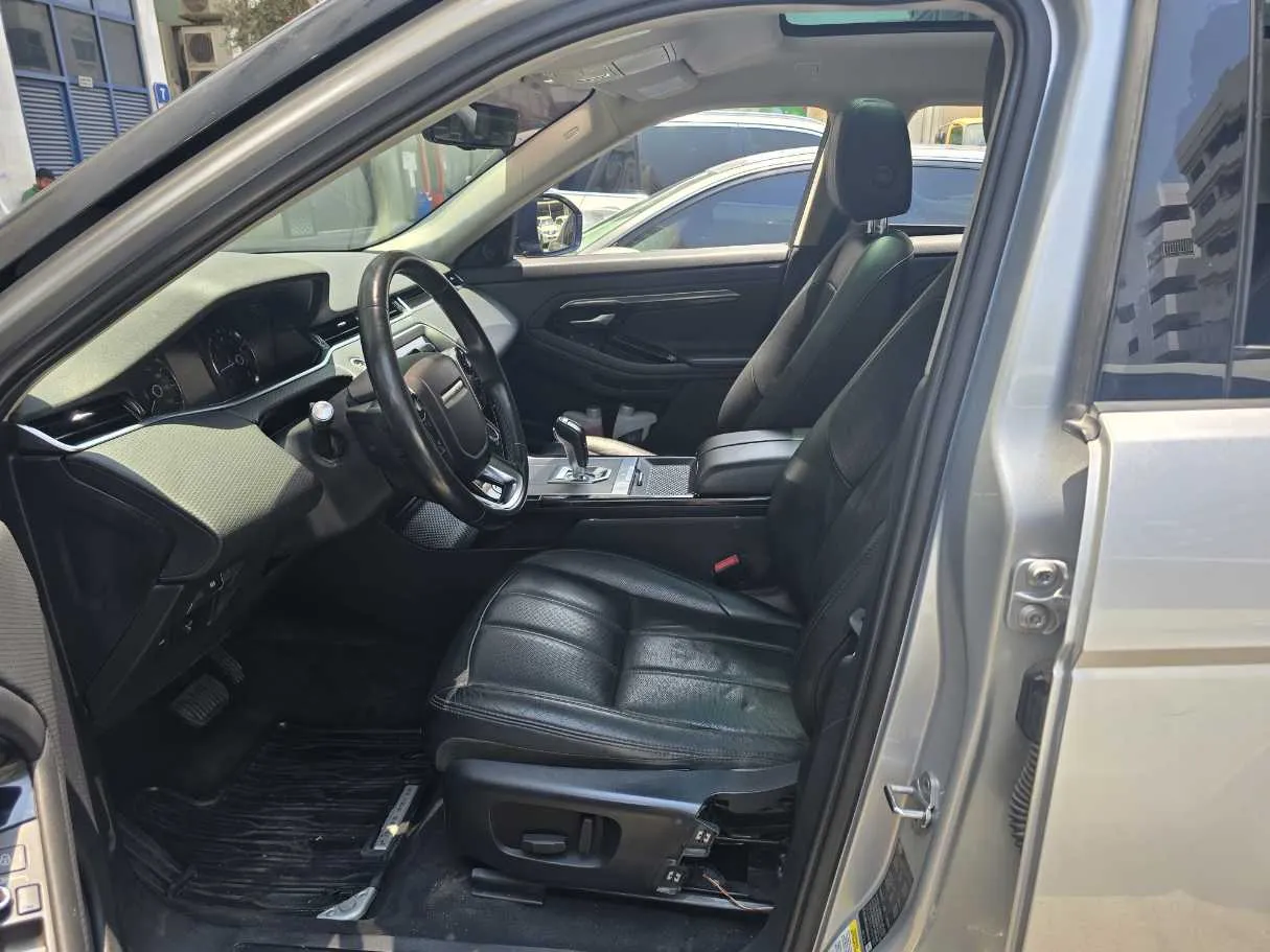 Car image 12