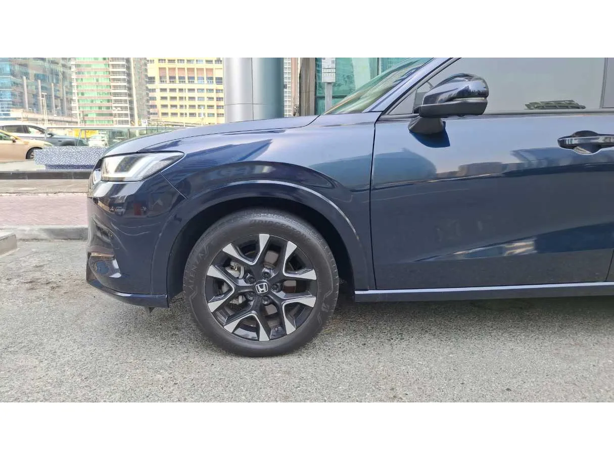 Car image 9