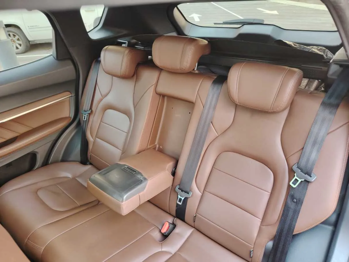 Car image 15