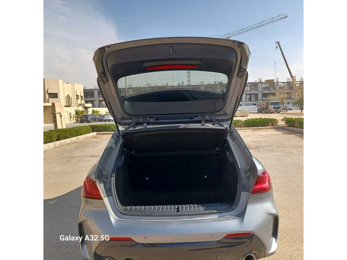 Car image 23