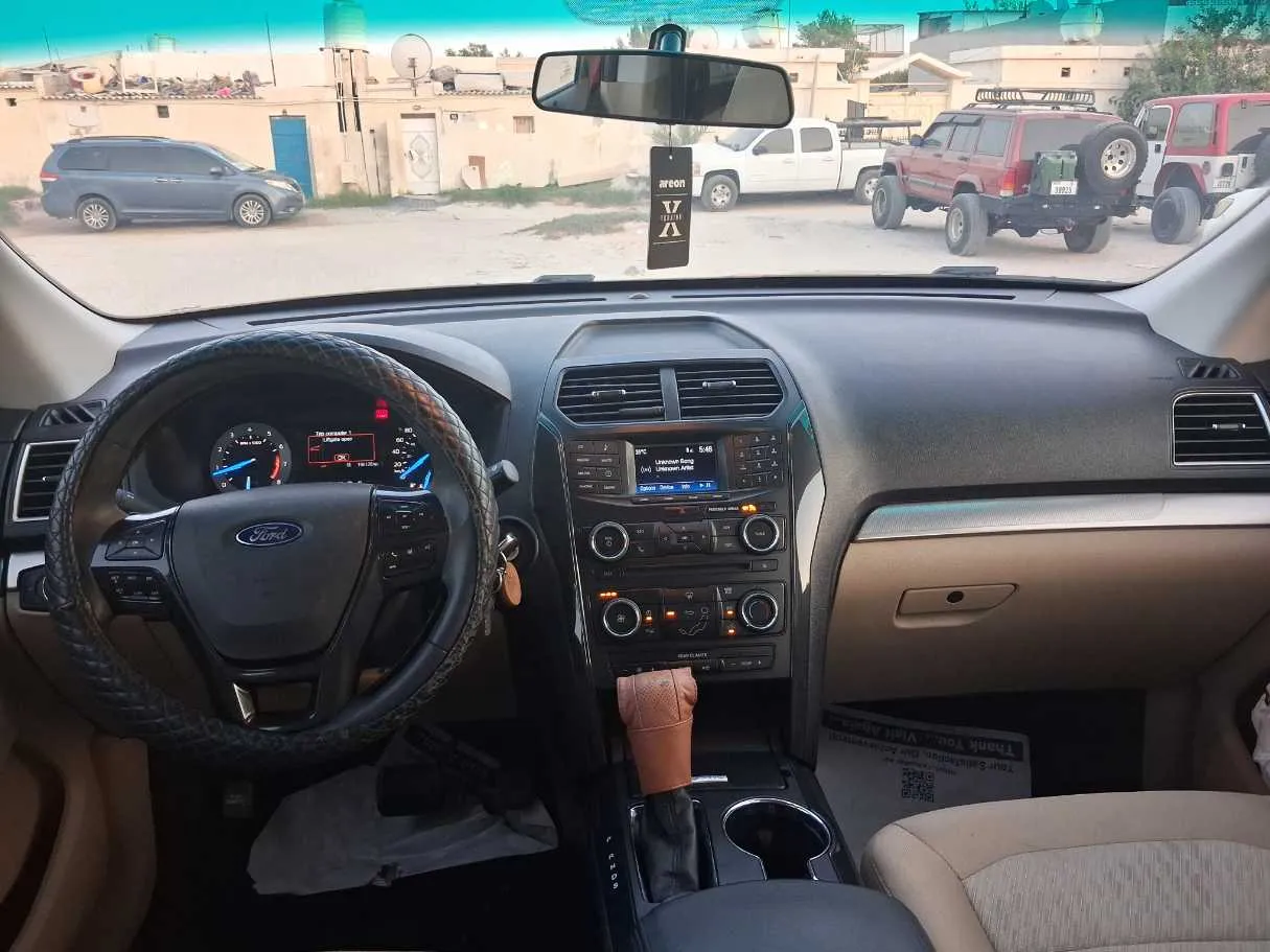 Car image 16