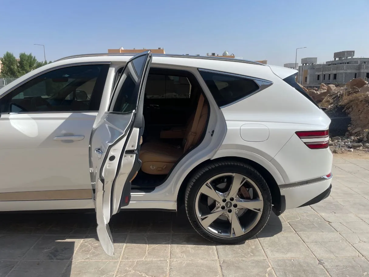 Car image 14