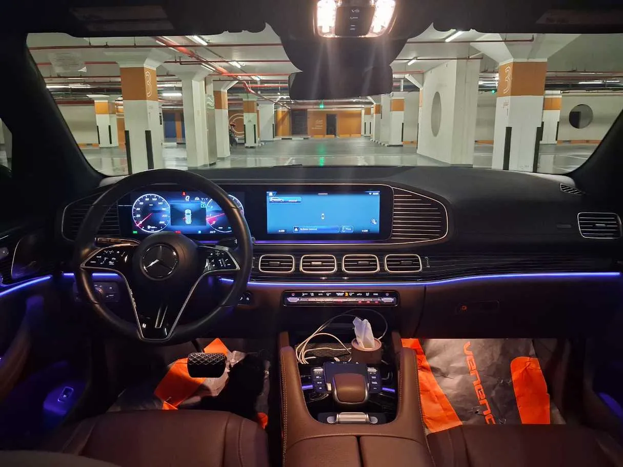 Car image 15