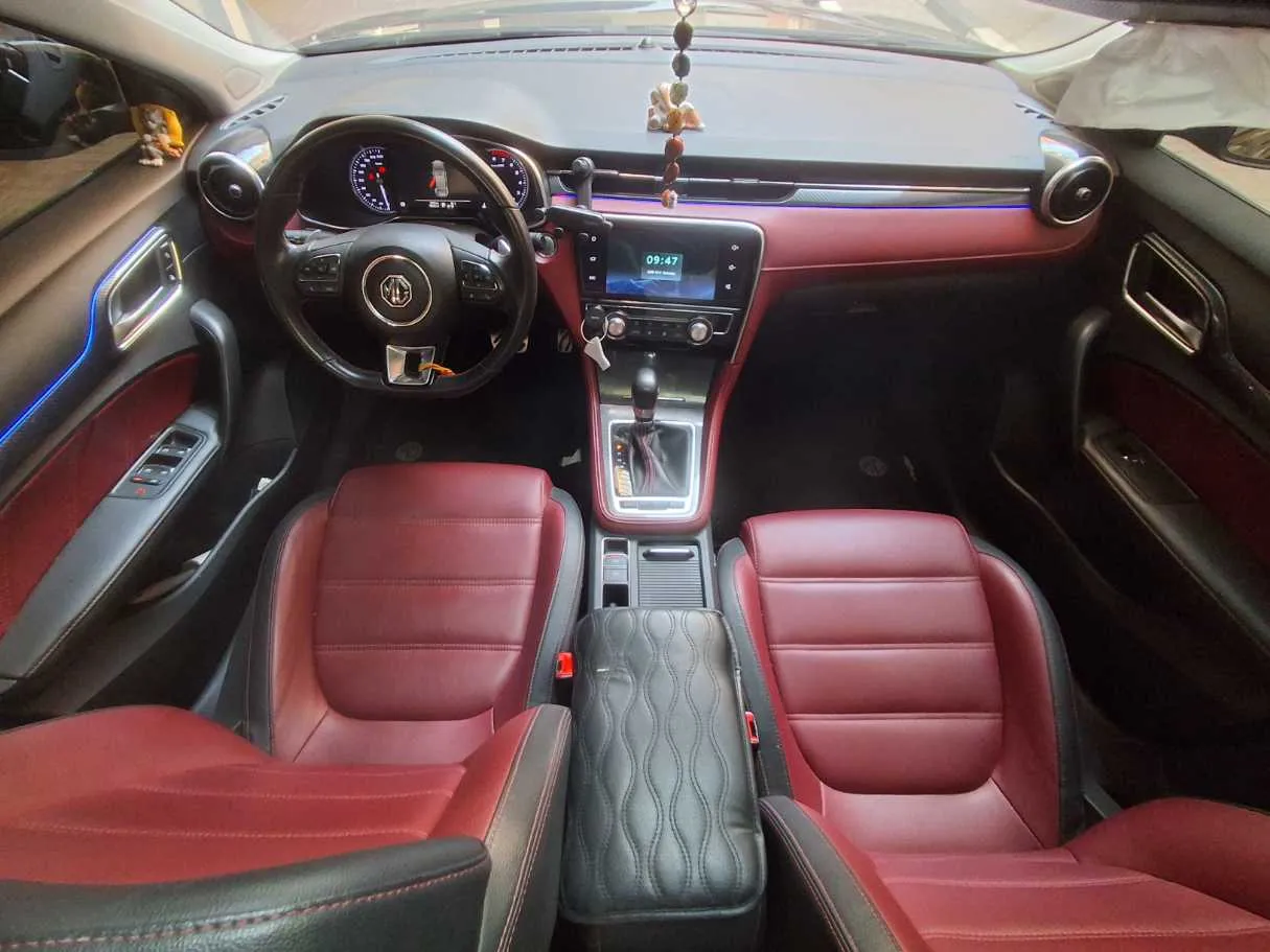 Car image 14