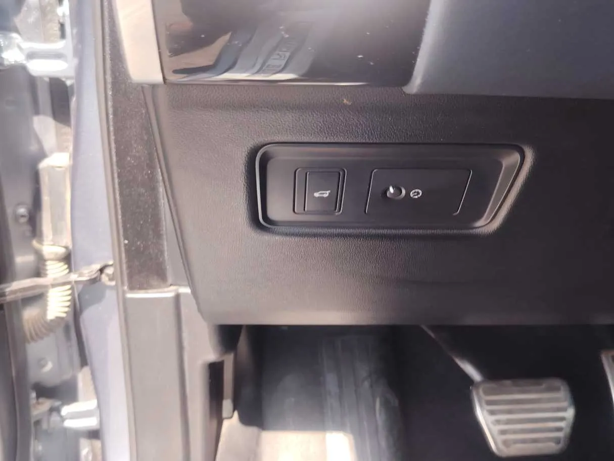 Car image 29