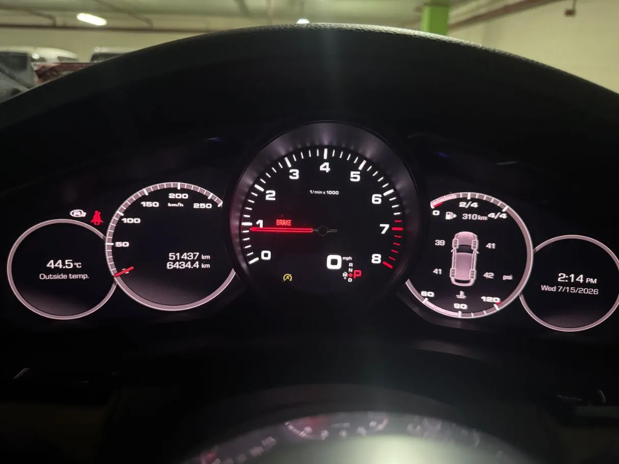Car image 17
