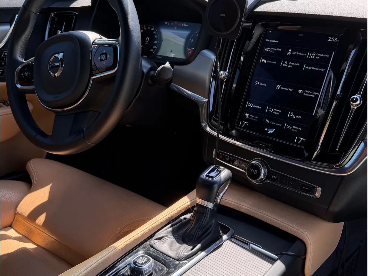 Car image 7