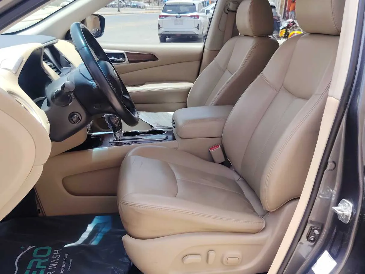 Car image 13
