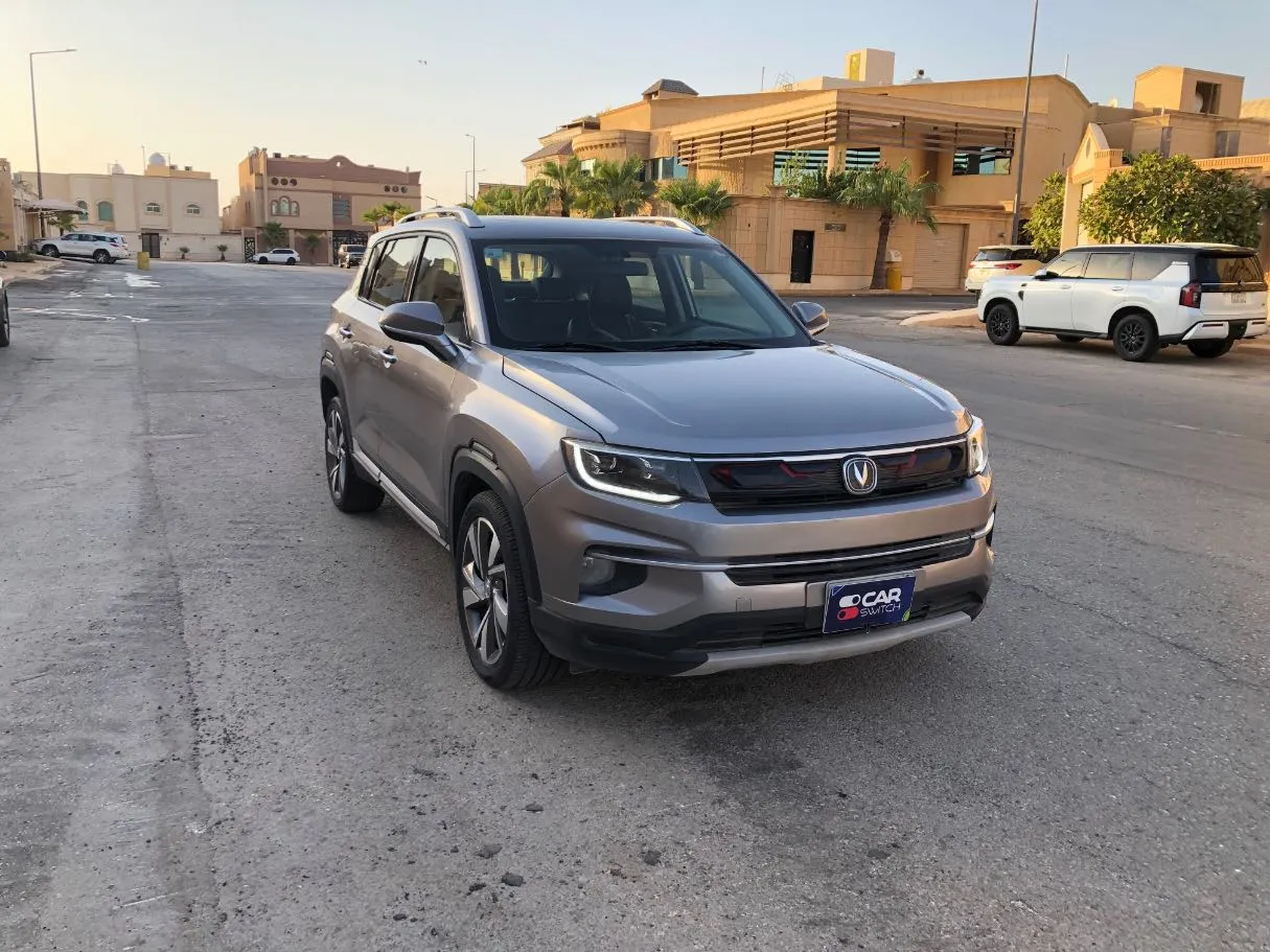 Car image 3