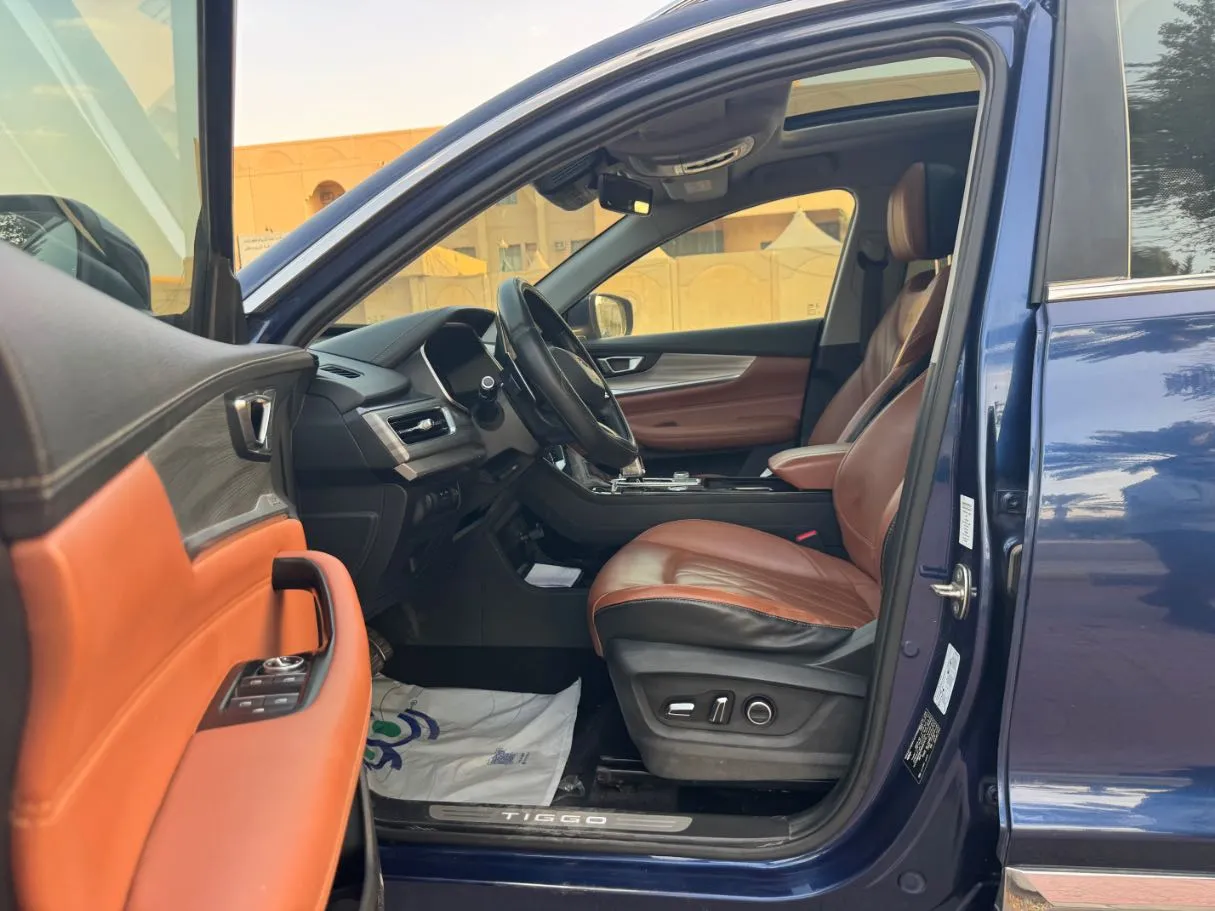 Car image 11