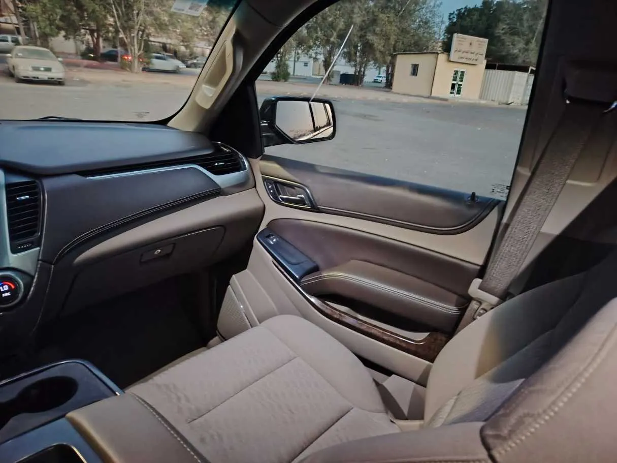 Car image 37